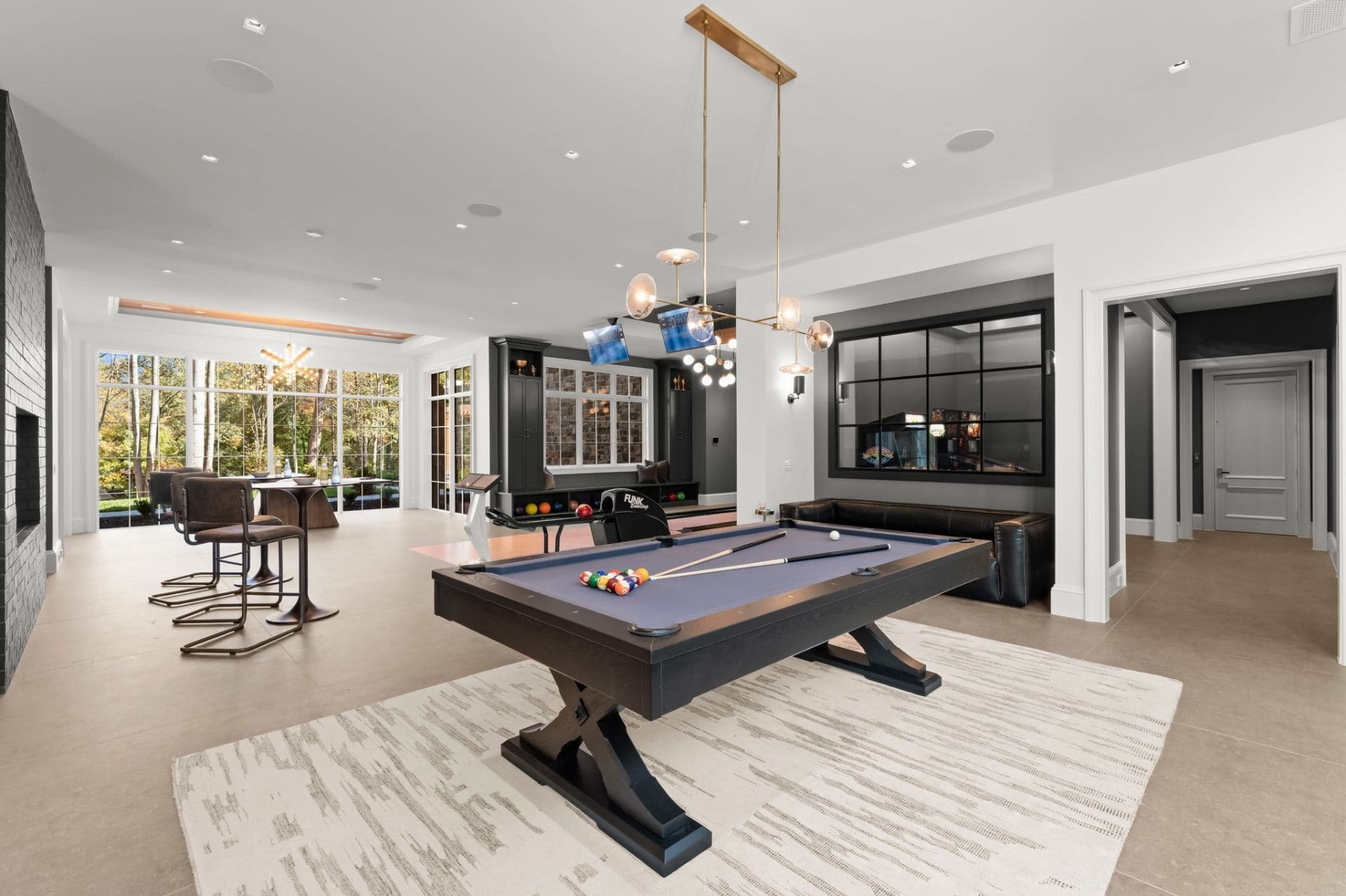 Billiards room wide view