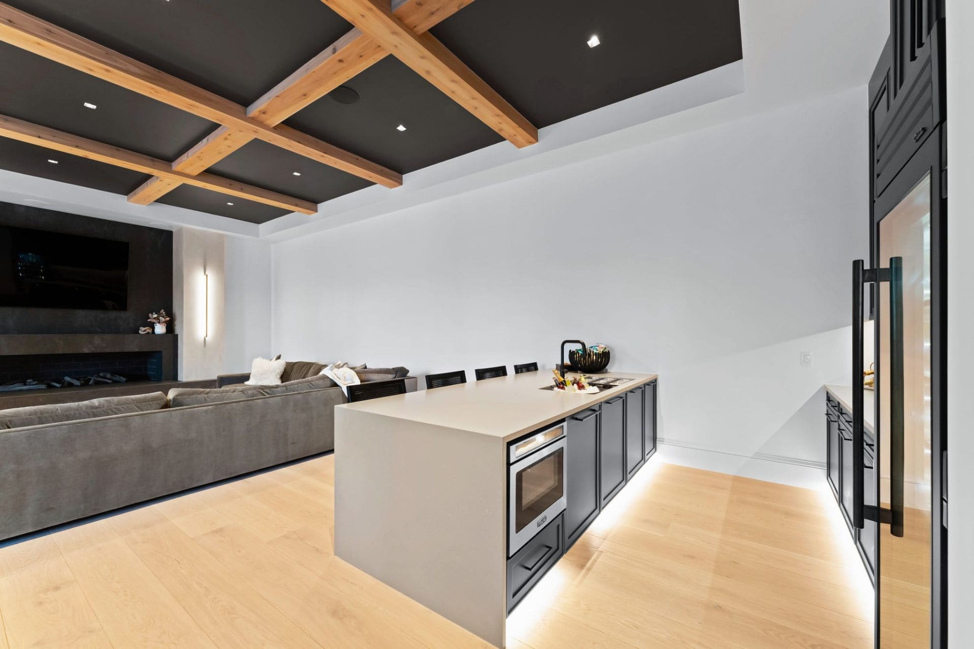 Lower level kitchen island and bar